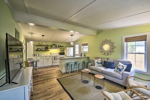 Charming Charleston Cottage 2 Mi To Folly Beach!