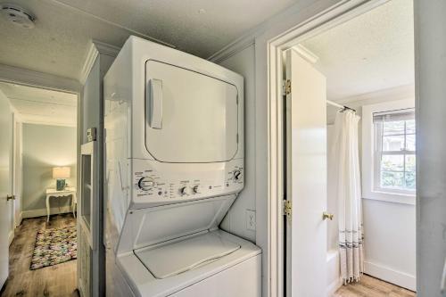 Charming Charleston Cottage 2 Mi To Folly Beach!