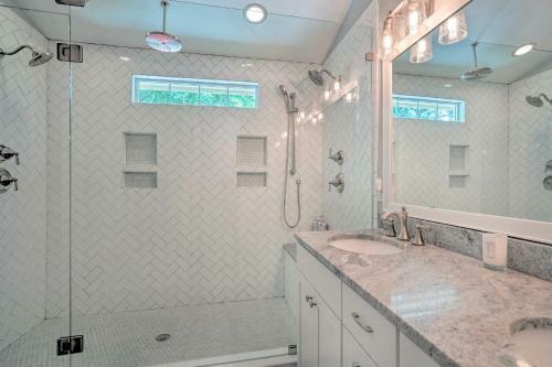 Modern Retreat 4 Mi To Isle Of Palms Beach!