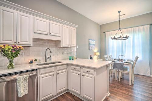 Modern Retreat 4 Mi To Isle Of Palms Beach!