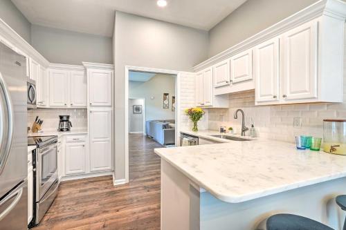 Modern Retreat 4 Mi To Isle Of Palms Beach!