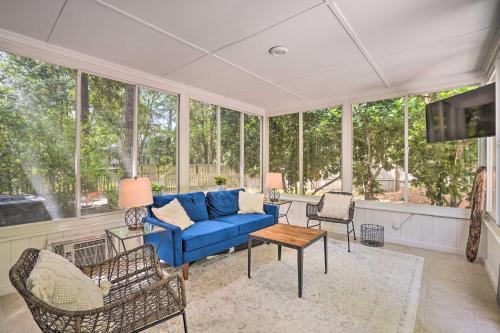 Modern Retreat 4 Mi To Isle Of Palms Beach!