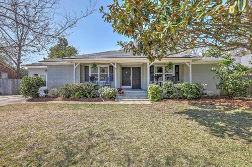 Charming House With Patio, 3 Half Mi To Beach!