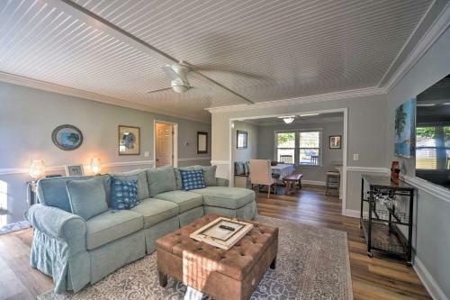 Charming House With Patio, 3 Half Mi To Beach!