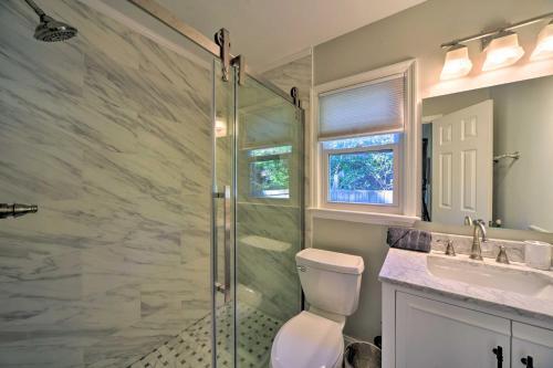 Charming House With Patio, 3 Half Mi To Beach!