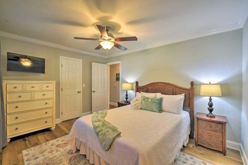 Charming House With Patio, 3 Half Mi To Beach!