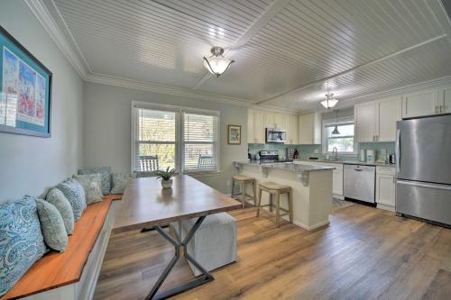 Charming House With Patio, 3 Half Mi To Beach!