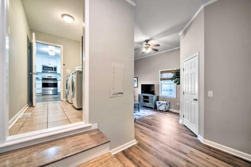 Charming House With Patio, 3 Half Mi To Beach!