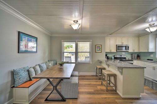 Charming House With Patio, 3 Half Mi To Beach!