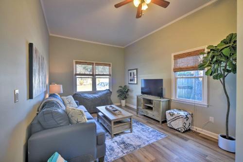 Charming House With Patio, 3 Half Mi To Beach!