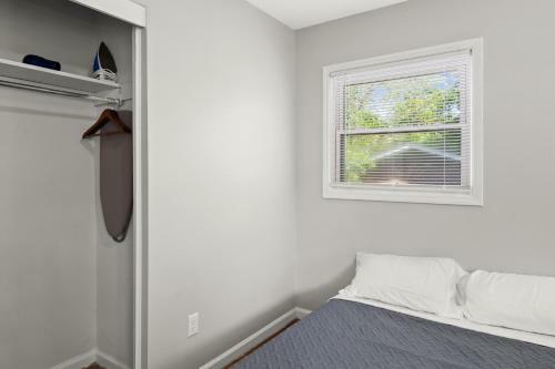Pet-friendly, Fully Fenced Backyard, 20-min To Chs