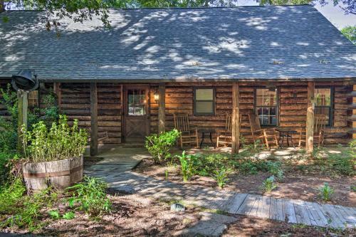 Pickens Cabin With Spacious Kitchen And Dining Area!