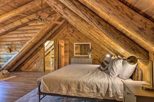 Pickens Cabin With Spacious Kitchen And Dining Area!