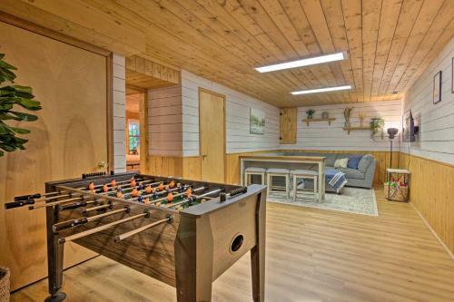 Pickens Cabin With Spacious Kitchen And Dining Area!