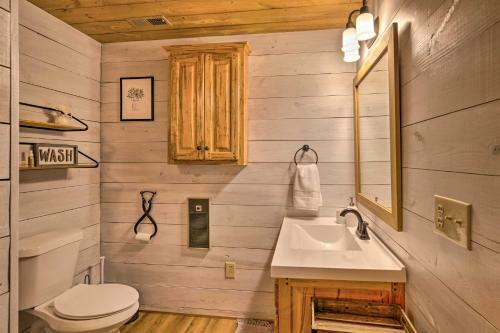Pickens Cabin With Spacious Kitchen And Dining Area!