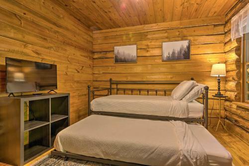 Pickens Cabin With Spacious Kitchen And Dining Area!