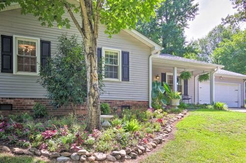 Lovely Mtn Cottage With Hot Tub, Bbq And Fire Pit!