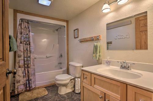 Spacious Retreat With Hot Tub 15 Mi To Mt Rushmore!