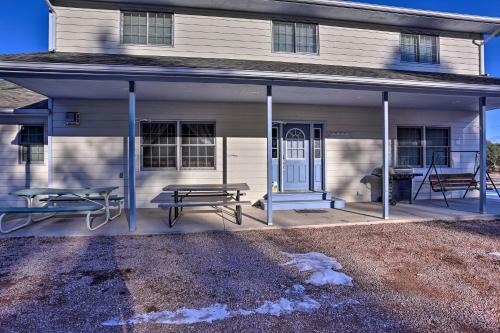 Spacious Retreat With Hot Tub 15 Mi To Mt Rushmore!