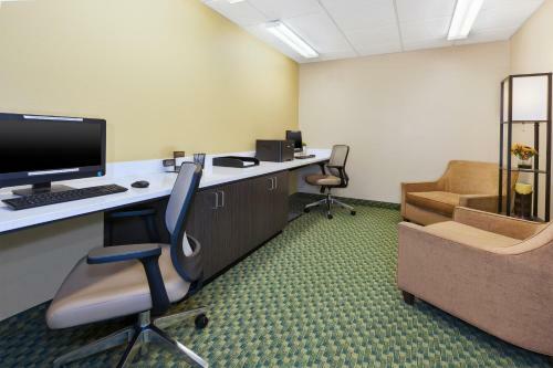 Candlewood Suites Polaris, An Ihg Hotel