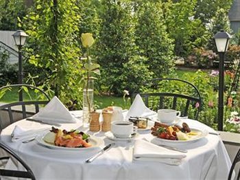Bed & Breakfast The Hedges Inn