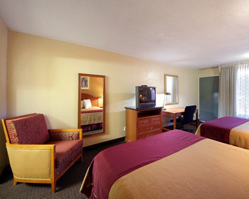 Motel Colonial Inn Shawnee