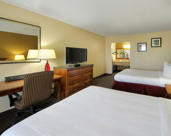 Motel Colonial Inn Shawnee