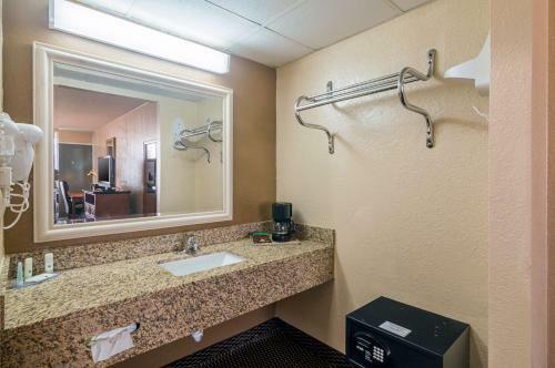 Motel Americas Best Value Inn Shawnee