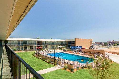 Motel Americas Best Value Inn Shawnee