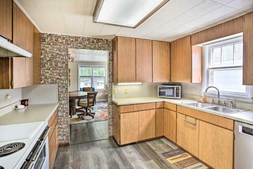 Quaint Central Spearfish Home With Deck And Yard!