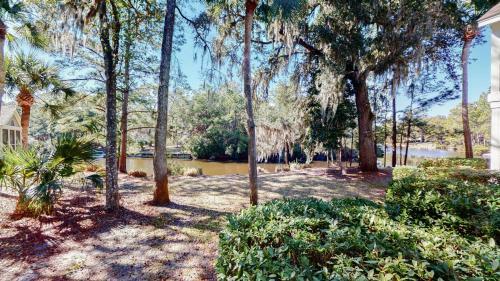 7611 Huntington Villas