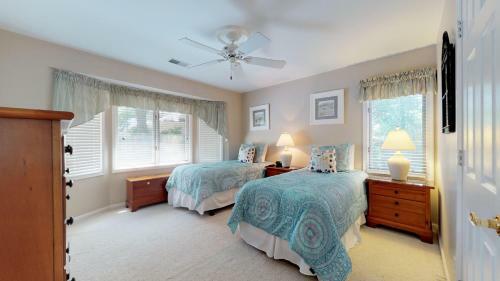 32 Heath Dr