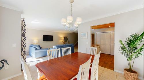 213 Turnberry Village