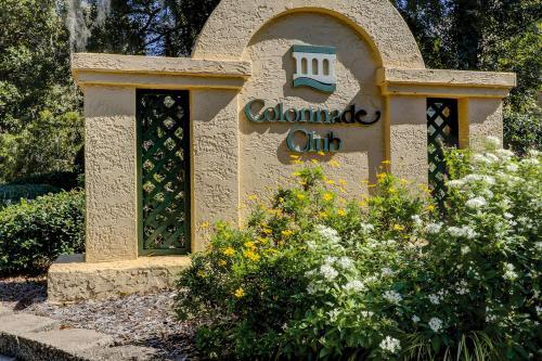 Colonnade Club 158