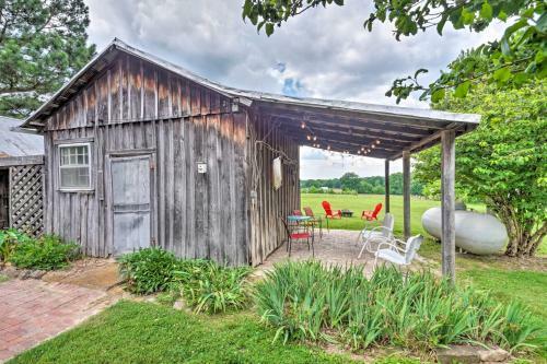 Doctors Inn Historic Country Home With Sunroom!