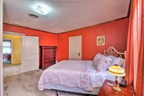 Doctors Inn Historic Country Home With Sunroom!