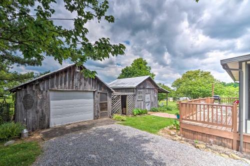 Doctors Inn Historic Country Home With Sunroom!