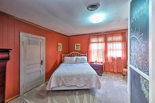 Doctors Inn Historic Country Home With Sunroom!