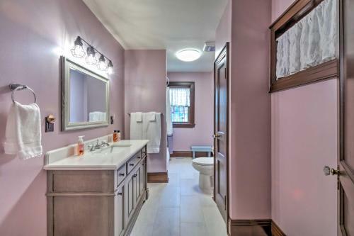 Doctors Inn Historic Country Home With Sunroom!