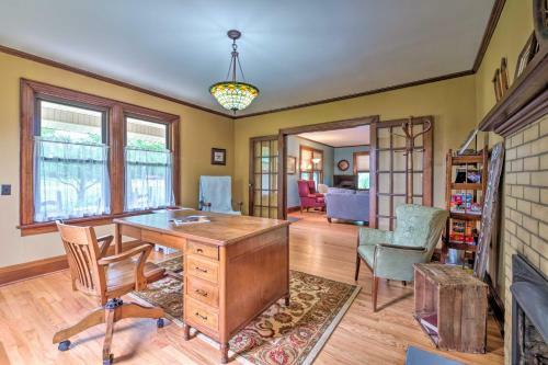 Doctors Inn Historic Country Home With Sunroom!