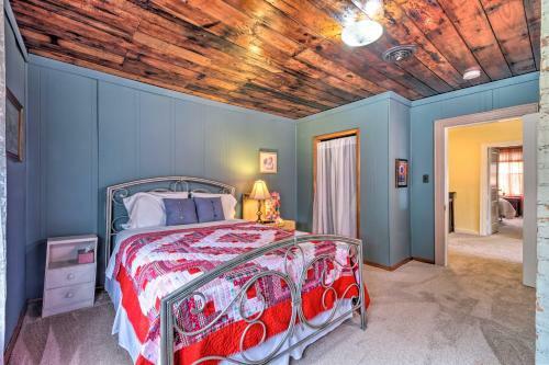 Doctors Inn Historic Country Home With Sunroom!