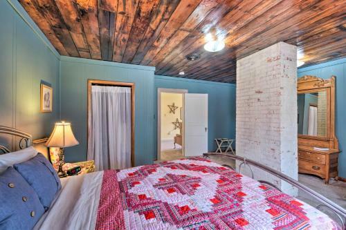 Doctors Inn Historic Country Home With Sunroom!
