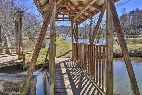 Idyllic Cookeville Cabin On Mini-golf Course!