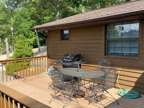 Lake Views / Private Boat Launch And Dock