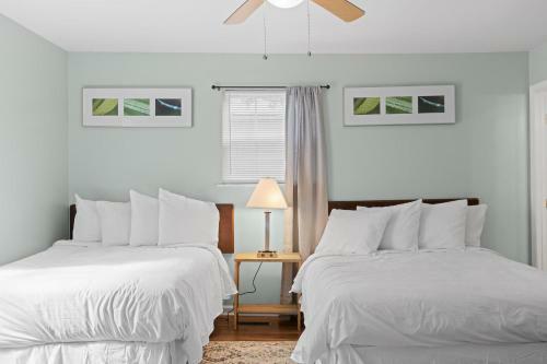 The Ridgeland Trendy Tudor-15 Mins To Downtown