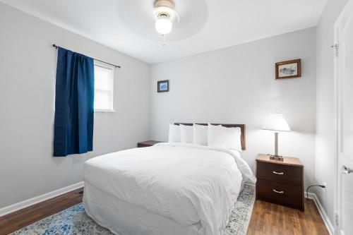 The Ridgeland Trendy Tudor-15 Mins To Downtown
