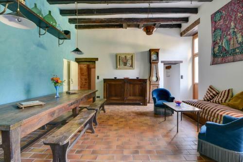 Le Domaine De Linars - L'aile Du Ch�teau
