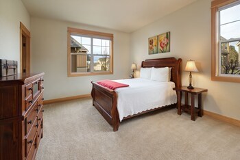 Hotel The Lodge At Eagle Crest, A Holiday Inn Resort