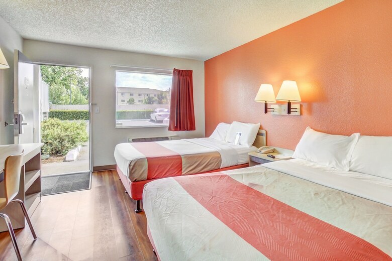 Motel 6 Medford North