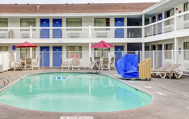 Motel 6 Medford North